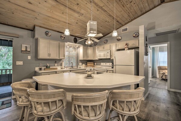 House (2 Bedrooms) | Interior - 1 Mi to Boat Launch: Crystal River Home w/ Dock (Crystal River)