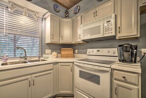 House (2 Bedrooms) | Interior - 1 Mi to Boat Launch: Crystal River Home w/ Dock (Crystal River)