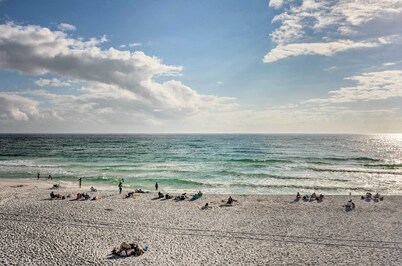 Beverly Bungalow; Easy Walk to Seagrove Beach