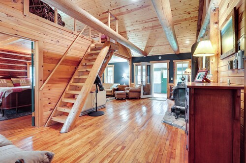 Dog-friendly Park Falls Cottage w/ 5 Acres & Lake