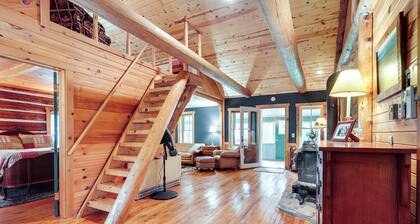 Dog-friendly Park Falls Cottage w/ 5 Acres & Lake
