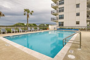 Outdoor pool - Coastal Condo w/ Patio: Swim, Golf, & Explore! (Ormond Beach)