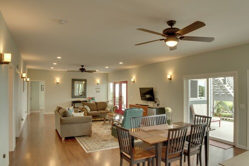 'the Aloha Green House' Retreat w/ Ocean Views!