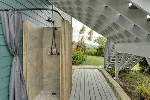 Apartment (2 Bedrooms) | Interior - Ocean View Spastyle Shower Massage Chair (Naalehu)