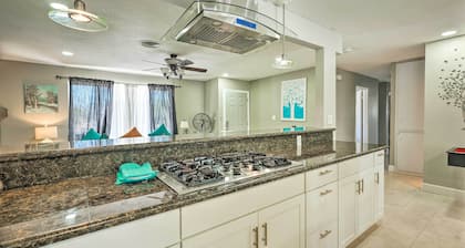Las Vegas Getaway w/ Patio & Grill: ~3mi to Strip!