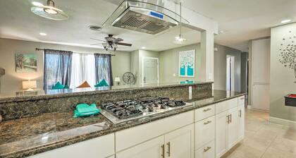 Las Vegas Getaway w/ Patio & Grill: ~3mi to Strip!