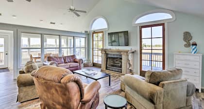 Cozy Waterfront 'island House' on Live Oak Island!