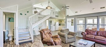 Cozy Waterfront 'island House' on Live Oak Island!