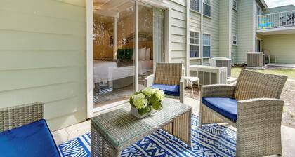 Condo w/ Pool Access & Patio: 8 Mi to Disney!