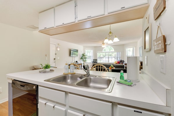 Interior - Condo w/ Pool Access & Patio: 8 Mi to Disney! (Kissimmee)