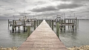 A wooden pier leading to a marina with boats docked on either side. - 'sand Dollar' Jenson Beach Home w/ Pool Access! (Jensen Beach)