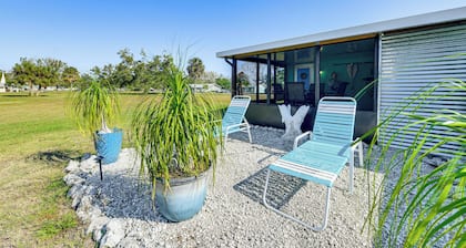 Pet-friendly Bradenton Home ~ 3 Mi to Cortez Beach