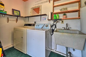 Interior - Pet-friendly Bradenton Home ~ 3 Mi to Cortez Beach (Bradenton)