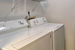 House (3 Bedrooms) | Interior - Colorful Pensacola Getaway w/ Private Yard! (Pensacola)