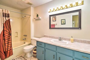 House (3 Bedrooms) | Interior - Colorful Pensacola Getaway w/ Private Yard! (Pensacola)
