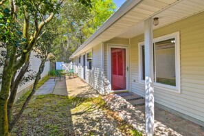 House (3 Bedrooms) | Interior - Colorful Pensacola Getaway w/ Private Yard! (Pensacola)