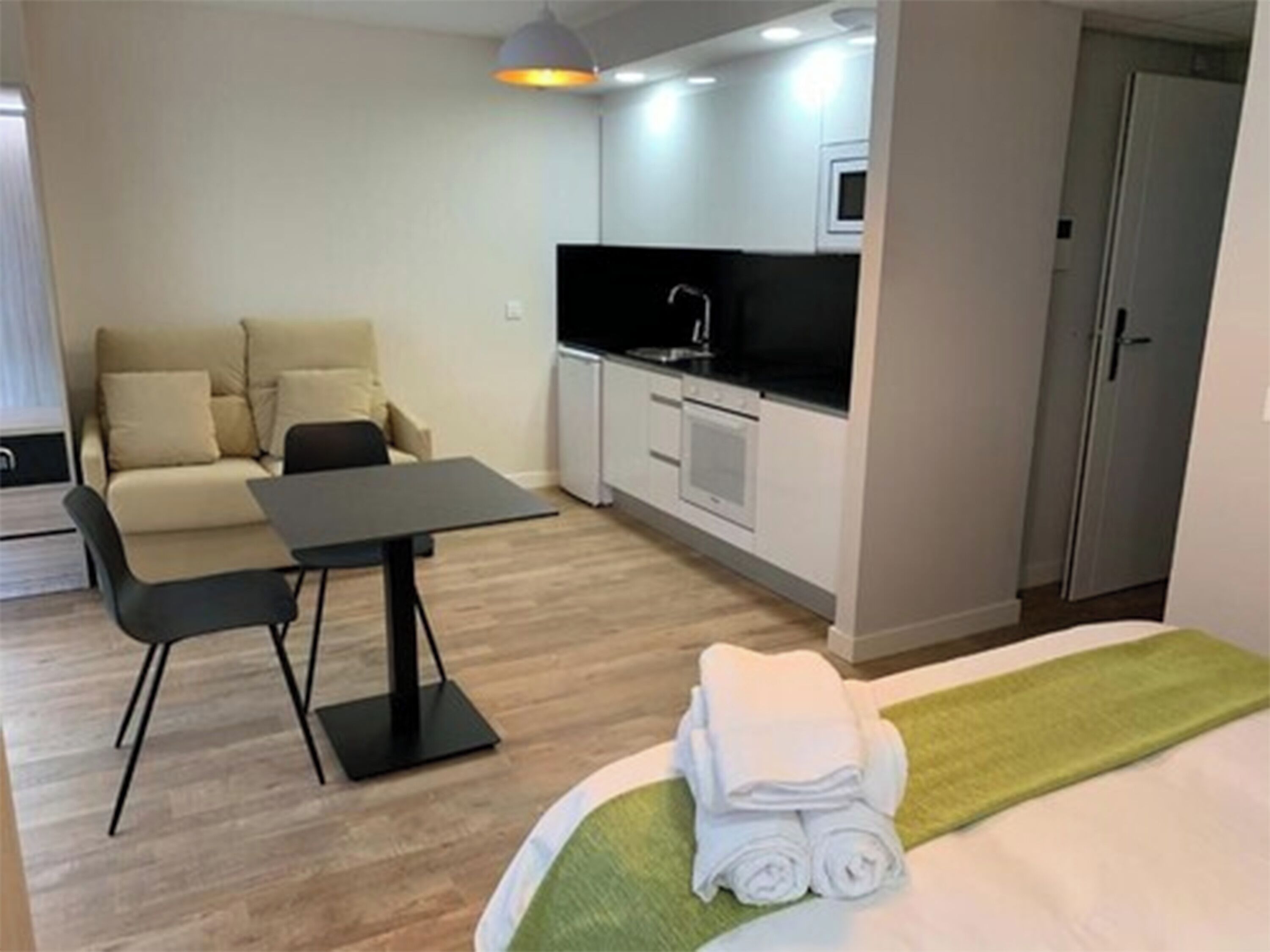 Down duvets, in-room safe, desk, laptop workspace