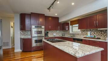 Chalet, Multiple Beds, Hot Tub, Mountain View | Private kitchen | Fridge, microwave, oven, stovetop