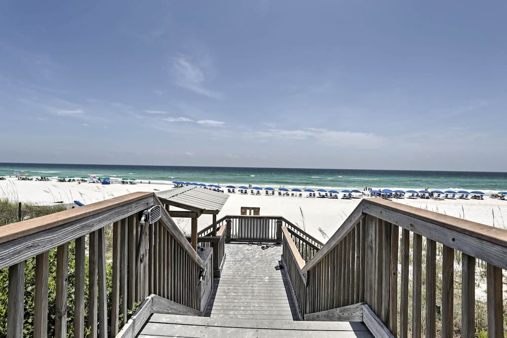 Miramar Beach Retreat - Beachfront & Poolside