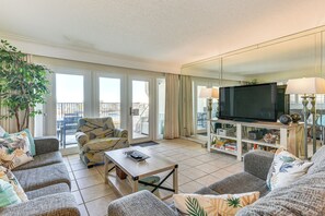 Apartment (2 Bedrooms) | Front of property - Miramar Beach Retreat - Beachfront & Poolside (Miramar Beach)