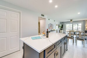 Interior - Walk to Beach: Condo w/ Pool & Patio In Sarasota! (Siesta Key)