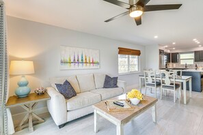 Apartment (2 Bedrooms) | Interior - Walk to Beach: Condo w/ Pool & Patio In Sarasota! (Siesta Key)