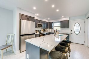 Apartment (2 Bedrooms) | Interior - Walk to Beach: Condo w/ Pool & Patio In Sarasota! (Siesta Key)