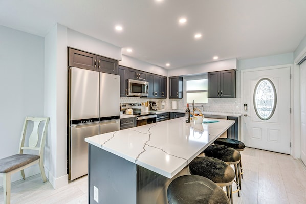 Interior - Walk to Beach: Condo w/ Pool & Patio In Sarasota! (Siesta Key)