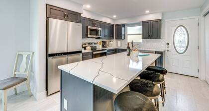 Walk to Beach: Condo w/ Pool & Patio In Sarasota!