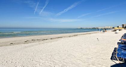 Walk to Beach: Condo w/ Pool & Patio In Sarasota!