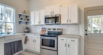 Charming 100-year-old Home < 1 Mi to Downtown