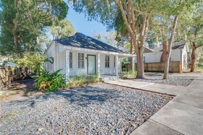 House (2 Bedrooms) | Interior - Charming 100-year-old Home < 1 Mi to Downtown (Ocala)