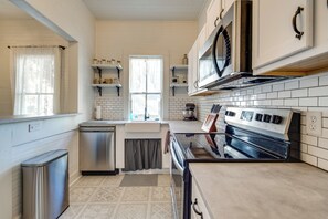 House (2 Bedrooms) | Interior - Charming 100-year-old Home < 1 Mi to Downtown (Ocala)