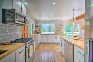 Interior - Picturesque Cabin: 2 Balconies, Walk to Lake! (Crestline)