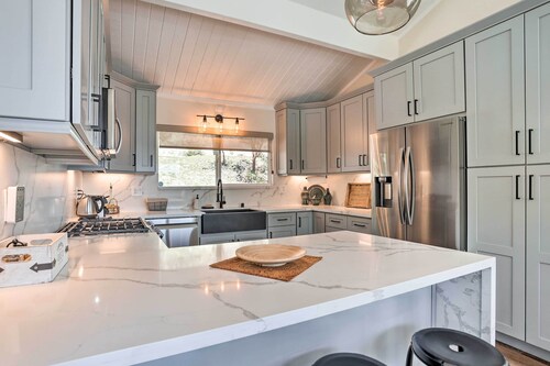 Stunning Lake Arrowhead Cabin w/ Lake Views!