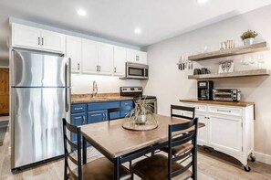 Fridge, microwave, oven, stovetop - Cozy | Main Street | Pool | Hot Tub (Park City)