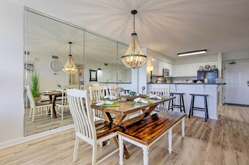 Snowbird's Retreat: Walkable Destin Condo w/ View!