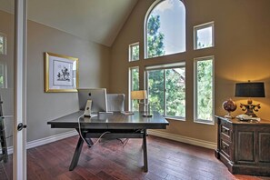 House (4 Bedrooms) | Interior - Roomy Home w/ Deck, 5 Mi to Lake Arrowhead Village (Lake Arrowhead)