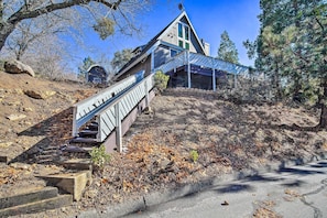 A house with a steep staircase leading to a covered porch. - Lake Arrowhead Cabin w/ Balcony, Near Trails (Lake Arrowhead)