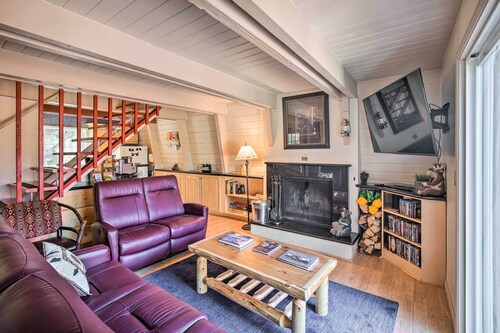 5 Mi to Snow Summit: Cabin w/ Deck & Fireplace