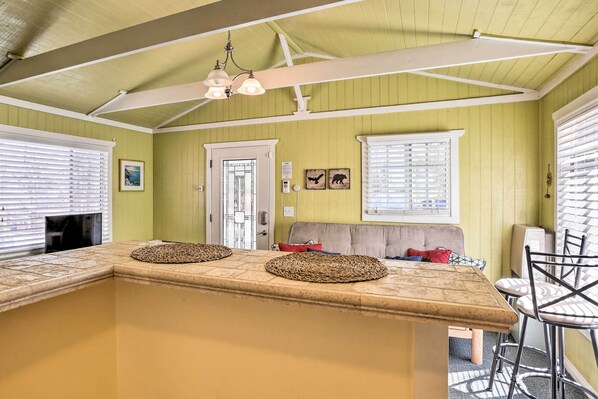 Lobby - Cheerful Cabin Near Hiking & Big Bear Lake! (Sugarloaf)