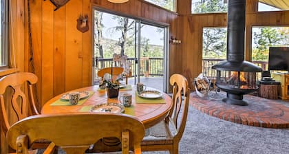 5 Mi to Big Bear Mtn Resort: Cozy Cabin w/ Deck