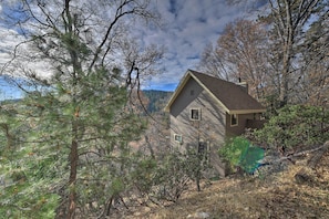 House (3 Bedrooms) | Interior - Mountainside Cabin w/ Deck - 16 Miles to Skiing! (Lake Arrowhead)