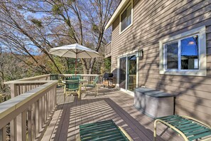 Interior - Mountainside Cabin w/ Deck - 16 Miles to Skiing! (Lake Arrowhead)