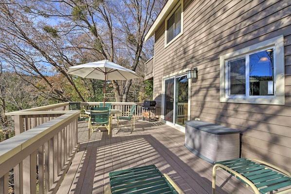 House (3 Bedrooms) | Interior - Mountainside Cabin w/ Deck - 16 Miles to Skiing! (Lake Arrowhead)