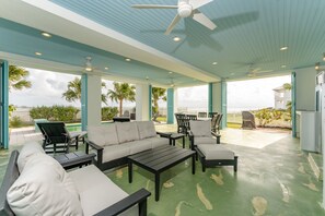 Terrace/patio - Casa Sirena beautiful 4br home with private pool on the bay! (South Padre Island)