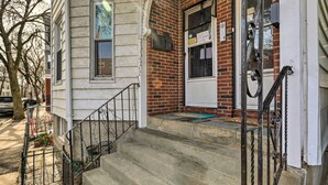 Exterior detail - Charming Apartment in the Heart of Cambridge! (Cambridge)