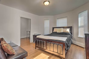 2 habitaciones, tabla de planchar con plancha y ropa de cama 