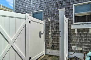 House (3 Bedrooms) | Interior - 2 Decks + Beach Access: Oceanfront Getaway! (Marshfield)