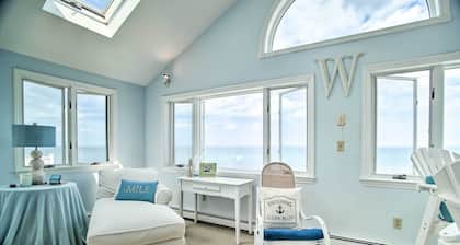 2 Decks + Beach Access: Oceanfront Getaway!